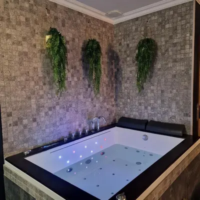 Plan de l'établissement La Volupté Love Room Jacuzzi Baignoire