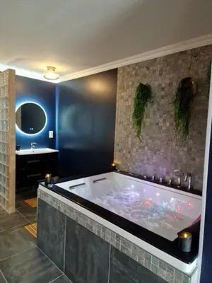 Plan de l'établissement La Volupté Love Room Jacuzzi Baignoire