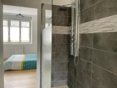 Salle de bains dans l'établissement Appartement Rubis 2 pers - L'Artdu'Net -
