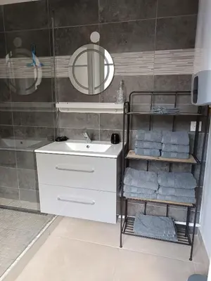 Salle de bains dans l'établissement Appartement Diamant 2 pers - L'Artdu'Net -