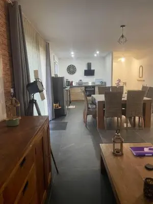 Télévision ou salle de divertissement dans l'établissement Maison chaleureuse axe Reims-Laon-Soissons