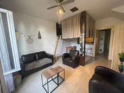 Coin salon dans l'établissement T1 Proche centre et cité Tirlet