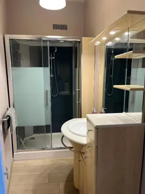 Salle de bains dans l'établissement Au Forum, Hypercentre Reims