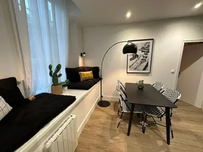 Coin salon dans l'établissement Santa Fe, appartement neuf proche du centre-ville