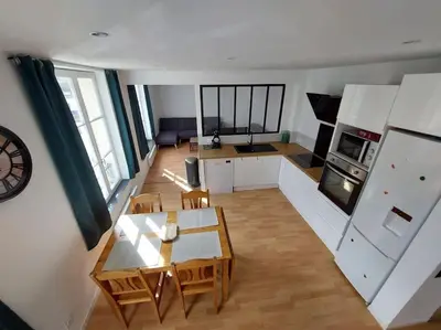Cuisine ou kitchenette dans l'établissement Appartement en centre de village