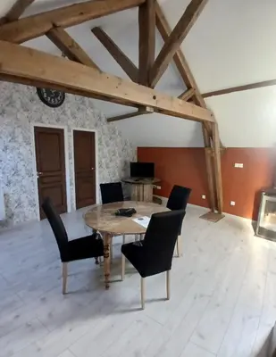 Coin salon dans l'établissement Le gîte du Château d'eau - Larouillies