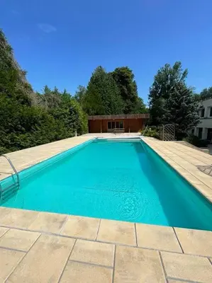 Piscine de l'établissement appartement avec terrasse ou située à proximité