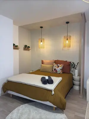 Un ou plusieurs lits dans un hébergement de l'établissement Studio Chic en Plein Centre-Ville
