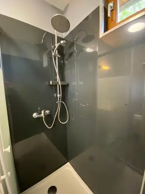 Salle de bains dans l'établissement Gîte nature - 4 personnes à Signy-le-Petit