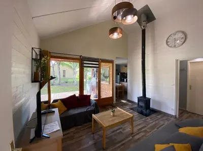 Télévision ou salle de divertissement dans l'établissement Gîte nature - 4 personnes à Signy-le-Petit