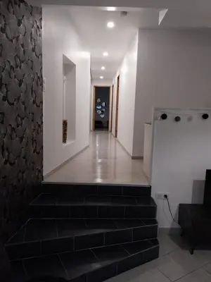 Plan de l'établissement Le murmure du ruisseau - Pièce de vie 60 m2 - Terrasse 30 M2 - 2 WC