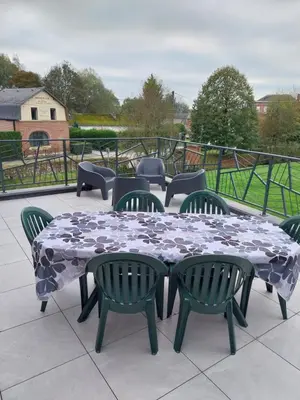 Balcon ou terrasse dans l'établissement Le murmure du ruisseau - Pièce de vie 60 m2 - Terrasse 30 M2 - 2 WC