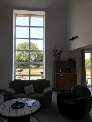 Coin salon dans l'établissement Spacieuse maison de vacances à Saint-Aubin avec 5 chambres