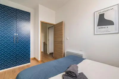 Un ou plusieurs lits dans un hébergement de l'établissement Loft urbain avec jardin privé en hyper centre