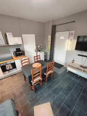 Cuisine ou kitchenette dans l'établissement Agréable appartement 