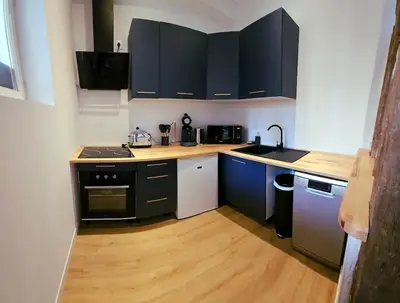 Cuisine ou kitchenette dans l'établissement La Perle Bleue