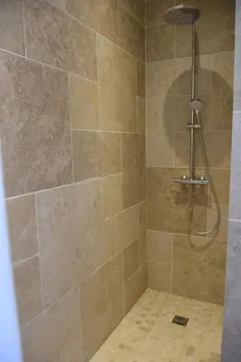 Salle de bains dans l'établissement La Balneo dans la Jungle