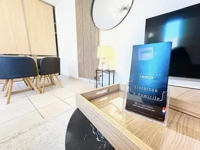 Télévision ou salle de divertissement dans l'établissement Le 24 appart rez-de-chaussée hyper-centre avec place de parking