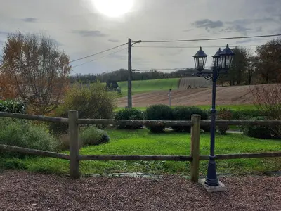 Jardin de l'établissement Le Nid des Pros', idéal télétravail, proche Compiègne