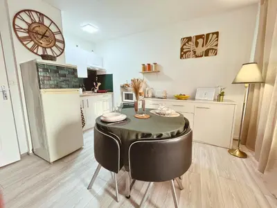 Cuisine ou kitchenette dans l'établissement Le Petit Margny - 8mn de la gare, place de parking sécurisée - Your Sweet Loc