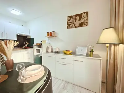Cuisine ou kitchenette dans l'établissement Le Petit Margny - 8mn de la gare, place de parking sécurisée - Your Sweet Loc