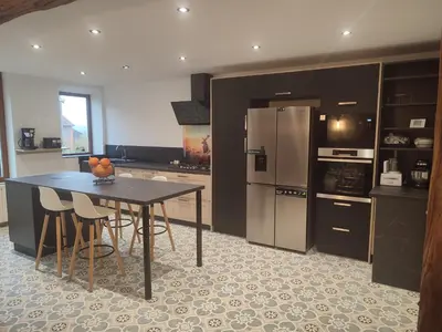 Cuisine ou kitchenette dans l'établissement Gîte grande capacité Fléville,la sérénité de Jeannot