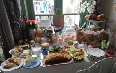 Nourriture dans la tente de luxe ou à proximité