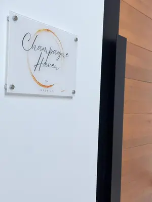 Certificat, récompense, panneau ou autre document affiché dans l'établissement Champagne Haven Elegant Stay in City Center