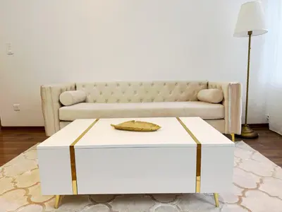 Coin salon dans l'établissement Champagne Haven Elegant Stay in City Center