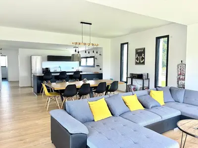 Coin salon dans l'établissement Maison contemporaine