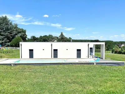 Piscine de l'établissement Maison contemporaine ou située à proximité
