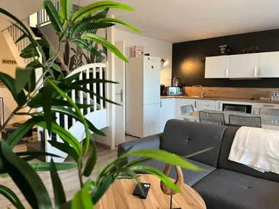 Cuisine ou kitchenette dans l'établissement Duplex urbain spacieux à Compiègne