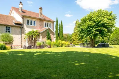 Jardin de l'établissement L'Artbanne - Maison Hestia