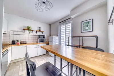 Cuisine ou kitchenette dans l'établissement La boiserie Rémoise