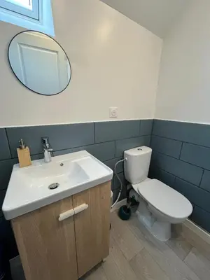 Salle de bains dans l'établissement Charmant triplex, near Disney