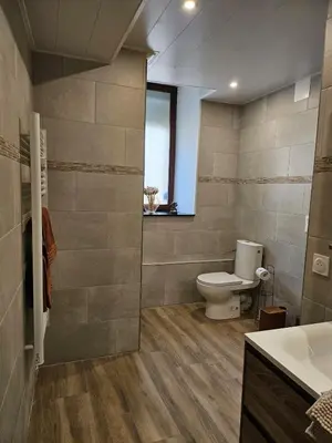 Salle de bains dans l'établissement Chez Mamie Café