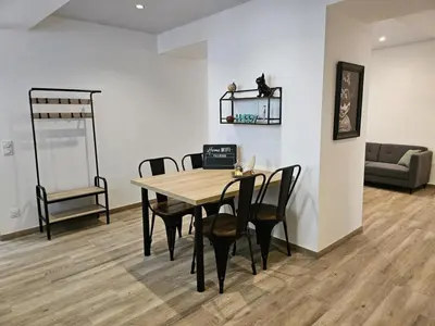 Coin salon dans l'établissement Chez Mamie Café