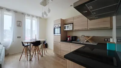 Cuisine ou kitchenette dans l'établissement LÉchappée ZAisne jacuzzi et sauna