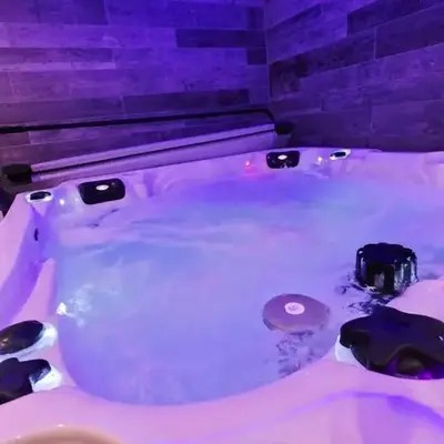 LÉchappée ZAisne jacuzzi et sauna