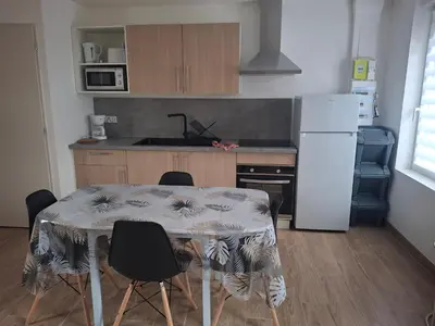 Cuisine ou kitchenette dans l'établissement La p'tite Nesloise