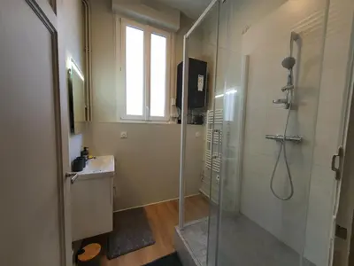 Salle de bains dans l'établissement VUE EXCEPTIONNELLE sur la CATHÉDRALE, haut standing et garage privé