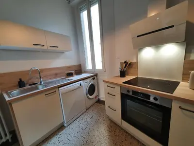 Cuisine ou kitchenette dans l'établissement VUE EXCEPTIONNELLE sur la CATHÉDRALE, haut standing et garage privé