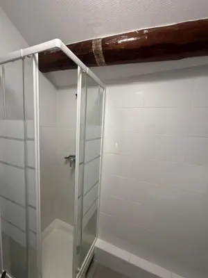 Salle de bains dans l'établissement Studio SN9 - Centre-Ville Meaux - Proche Disneyland