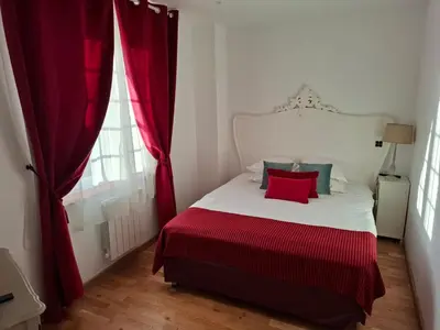 Un ou plusieurs lits dans un hébergement de l'établissement residence Saint Eloi