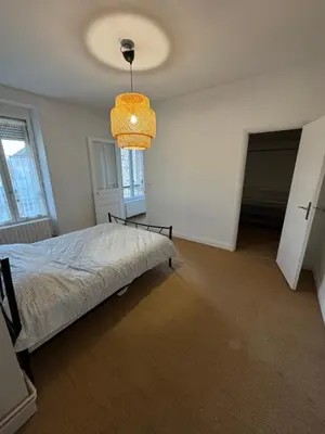 Un ou plusieurs lits dans un hébergement de l'établissement 2 bedroom Apartment Reims