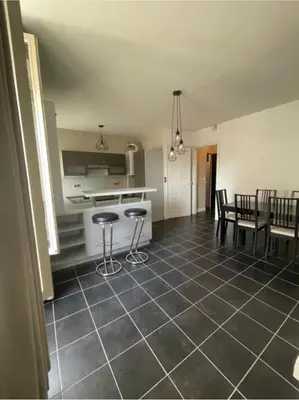 Cuisine ou kitchenette dans l'établissement 2 bedroom Apartment Reims