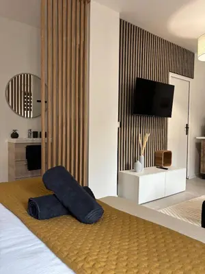 Télévision ou salle de divertissement dans l'établissement Le Lodge