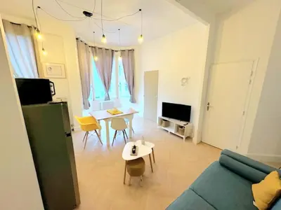 Télévision ou salle de divertissement dans l'établissement Appartement charmant au pied de la Basilique