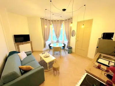 Télévision ou salle de divertissement dans l'établissement Appartement cosy au cœur de Saint Quentin