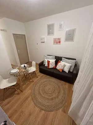 Coin salon dans l'établissement Serenity Stay